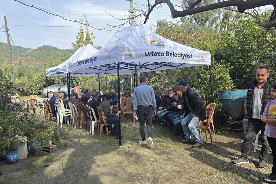 Yaşlı adam silahla vurulmuş olarak bulundu