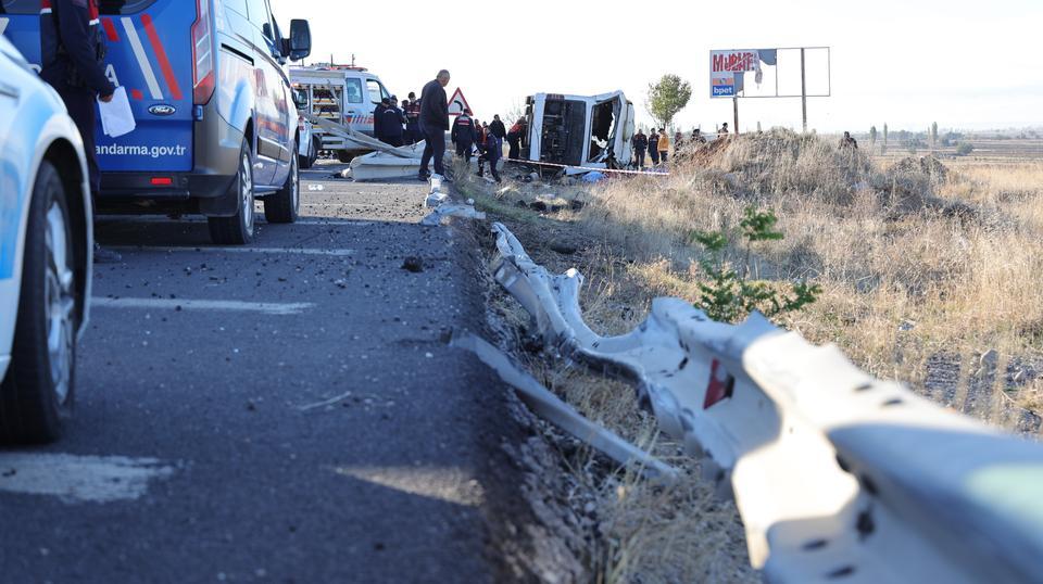 AKSARAY'DA FECİ OTOBÜS KAZASI: 6 ÖLÜ, 29 YARALI