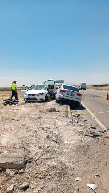 KAYSERİ'DE FECİ KAZA: 2 ÖLÜ, 9 YARALI