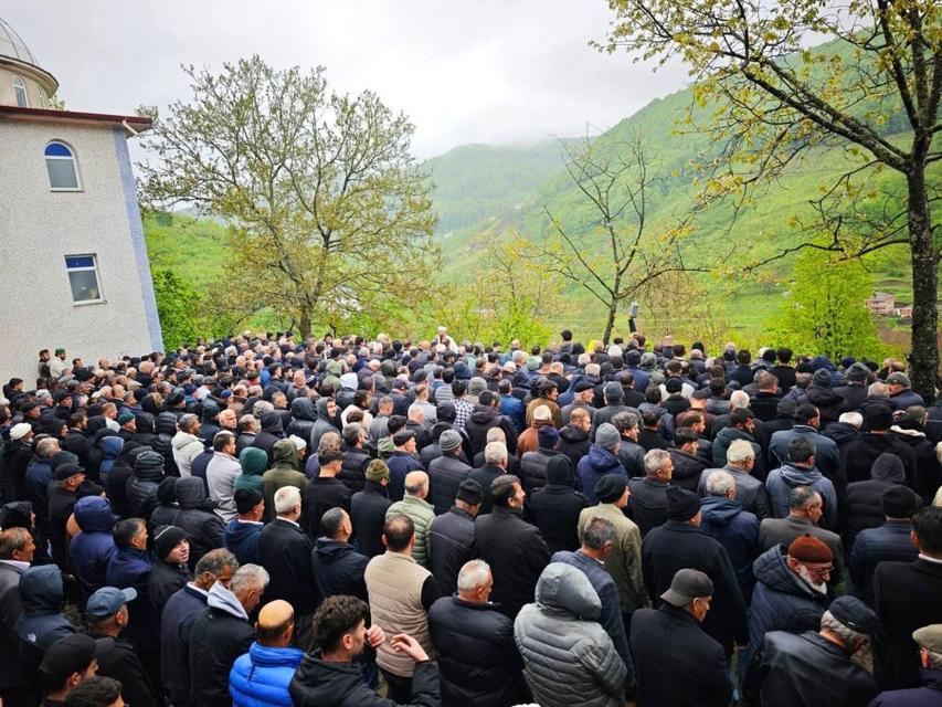 Oğlu ile aynı gün hayatını kaybeden anne, son yolculuğuna uğurlandı