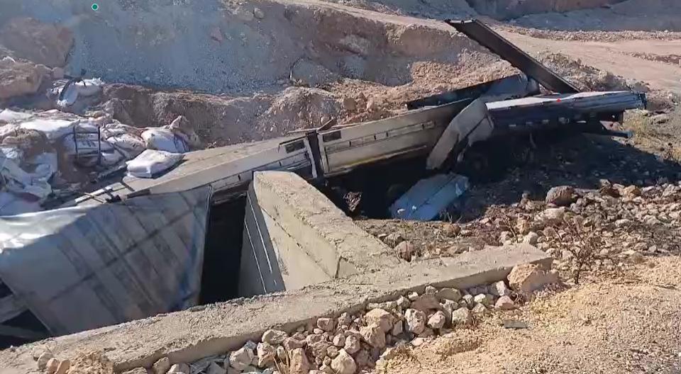 Alev alan tırdaki baba ve oğlu yanarak can verdi