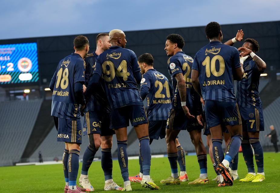Fenerbahçe, ligde ilk yarıyı namağlup kapattı