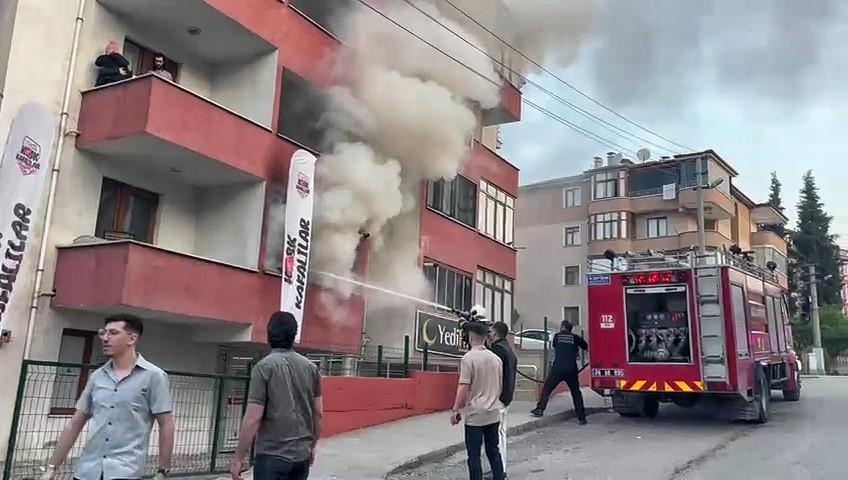 ÖĞRENCİLERİN KALDIĞI EVDE ÇIKAN YANGIN SÖNDÜRÜLDÜ