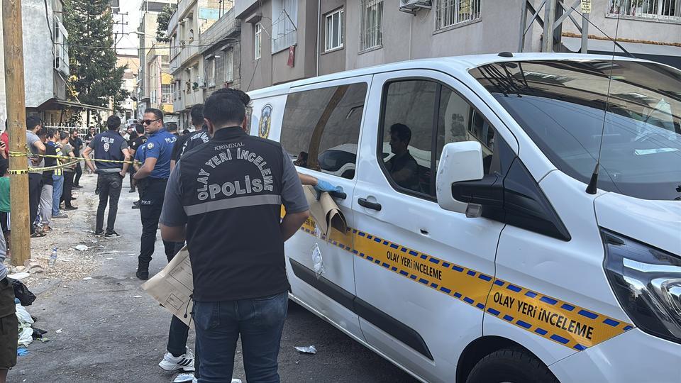GAZİANTEP'TE DEHŞET: ÖNCE EŞİNİ ÖLDÜRDÜ, SONRA 3'Ü ÇOCUK 4 KİŞİYİ YARALADI