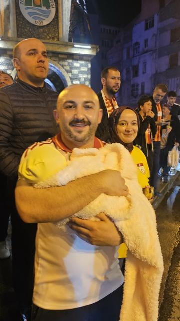 45 günlük bebek ilk şampiyonluğunu gördü