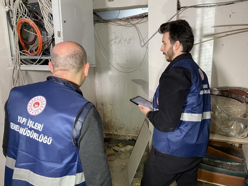 DEPREM SONRASINDA İSTANBUL'DA HASAR TESPİT ÇALIŞMALARI DEVAM EDİYOR BAŞAKŞEHİR'DE BULUNAN BİNALARDA HASAR TESPİT ÇALIŞMASI YAPILDI