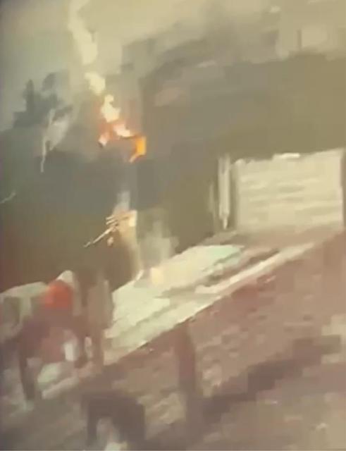 Tırdan yük indiren şahsa yıldırım isabet etti