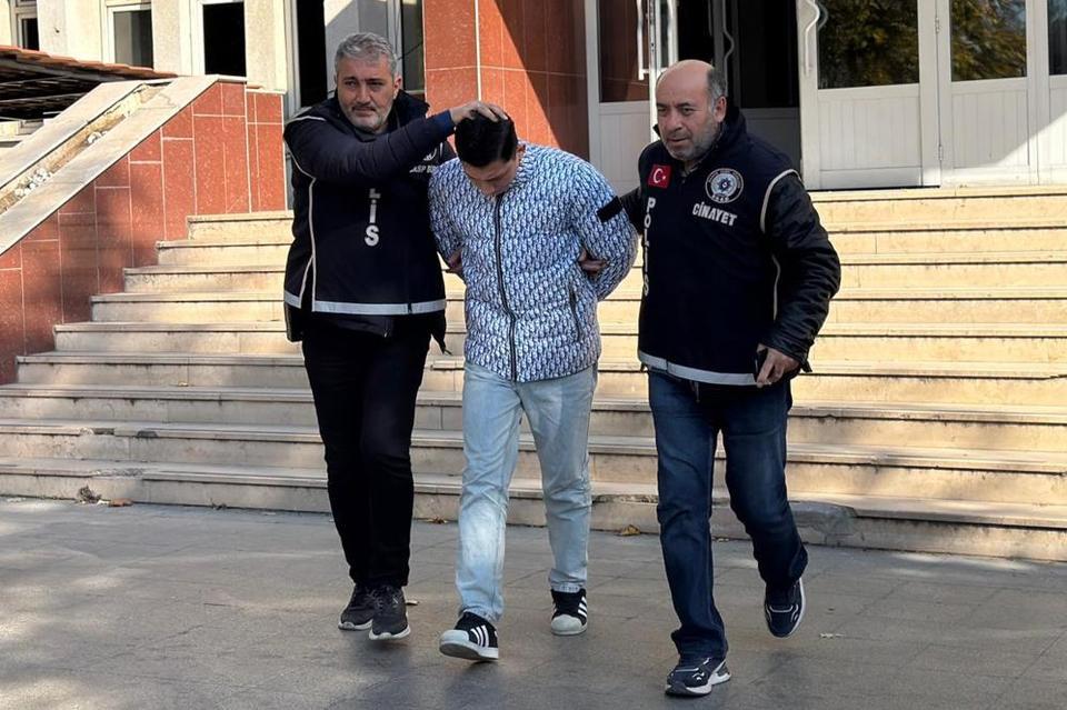 "Çakmak" bahanesiyle yaklaşıp bıçakladı