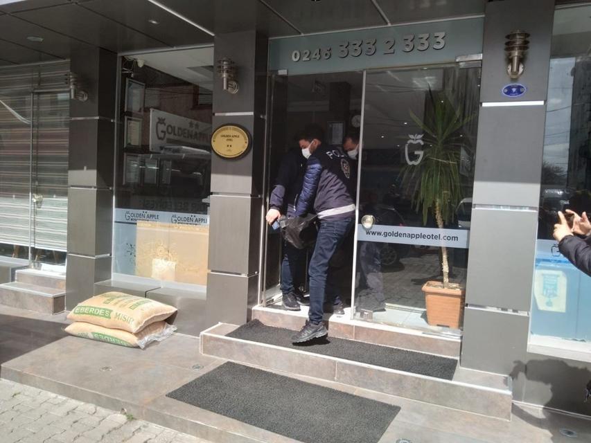 YAŞLI KADIN KONAKLADIĞI OTEL ODASINDA ÖLÜ BULUNDU