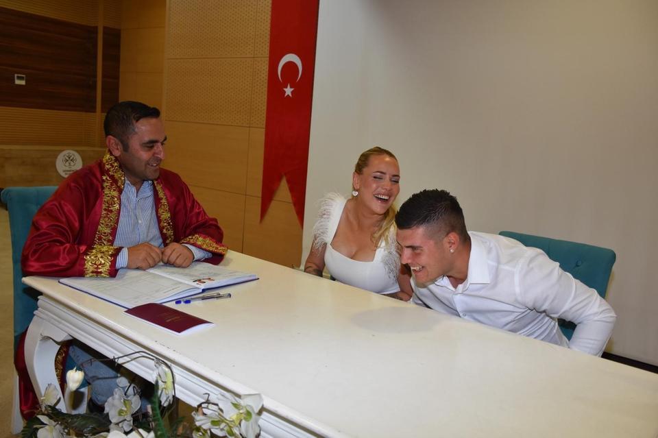 GERMENCİK'E İSVEÇLİ GELİN