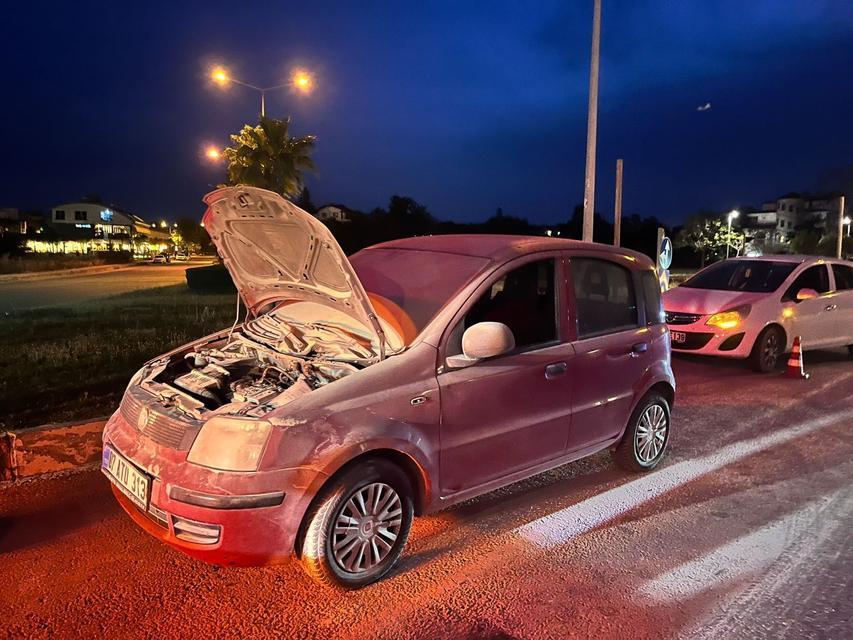 Otomobili yanan sürücünün imdadına vatandaşlar koştu