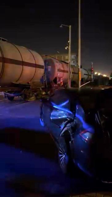 Tren otomobile çarptı: 1 yaralı