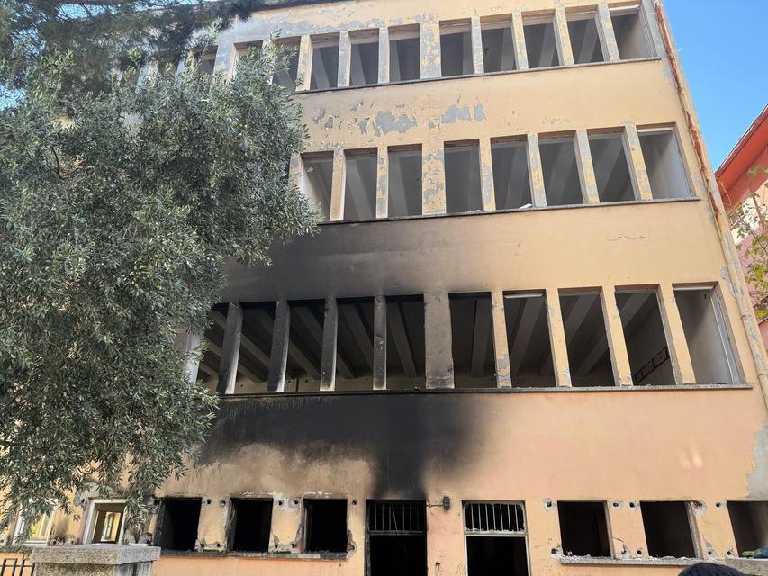 Aydın'da kütüphane yıkımında yangın paniği