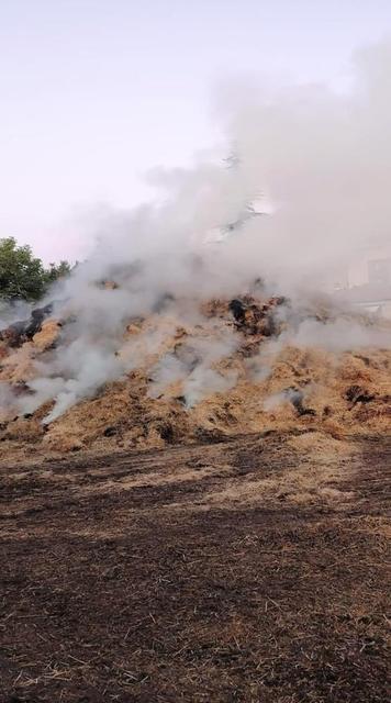 Saman balyası yangını korkuttu