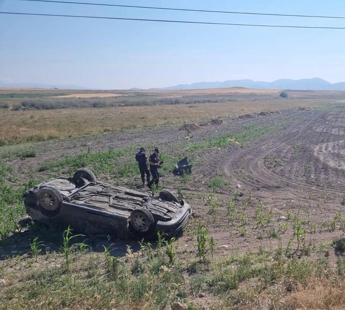 Takla atan otomobildeki 2 kişi hayatını kaybetti