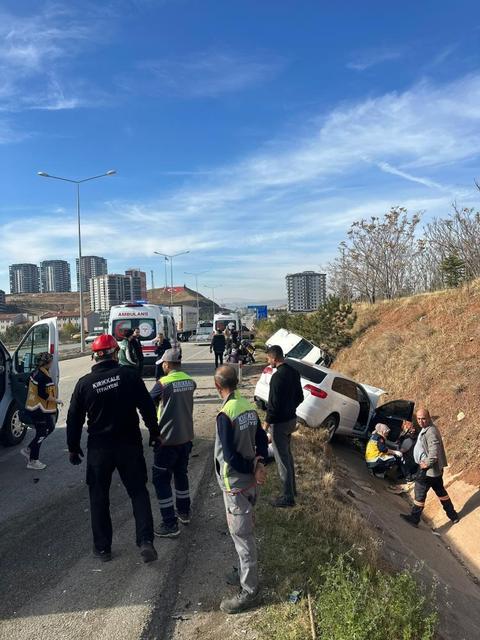 İki otomobil çarpıştı: 8 yaralı