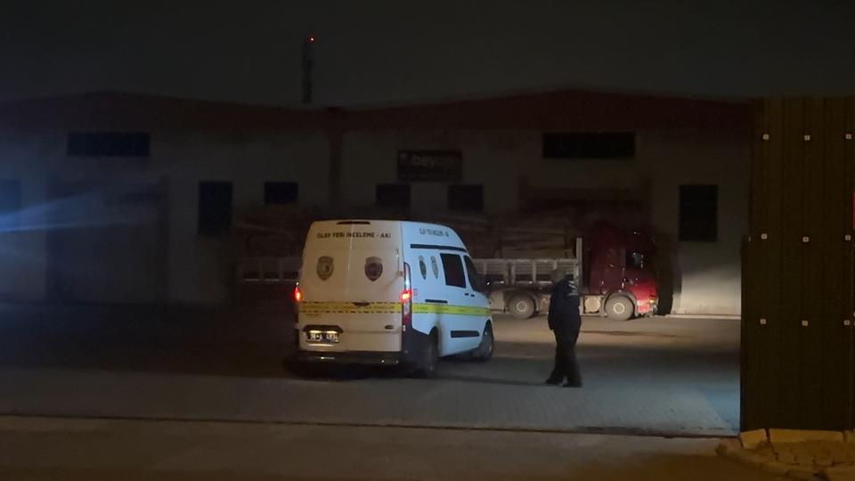Makineye sıkışan işçi hayatını kaybetti