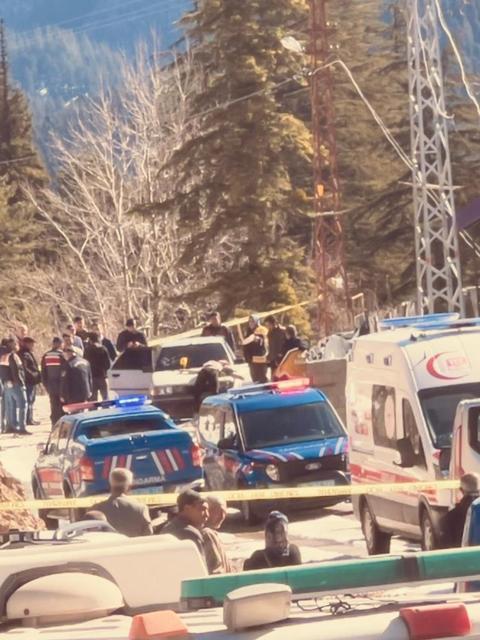 2 genç otomobilde ölü bulundu