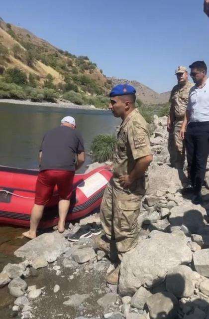 Nehre giren öğretmen boğuldu