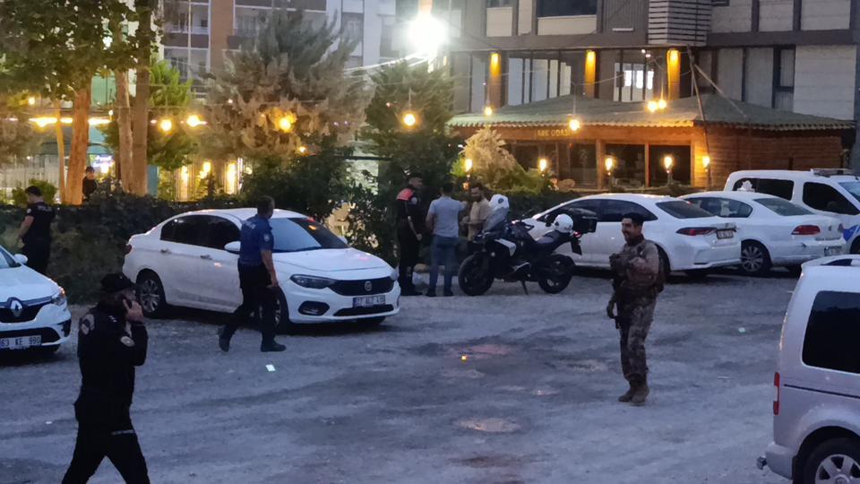 Polisle çatışan firari şüpheli kendi silahıyla yaşamına son verdi