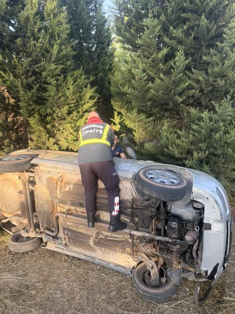 AYDIN'DA OTOMOBİL DEVRİLDİ: 2 YARALI