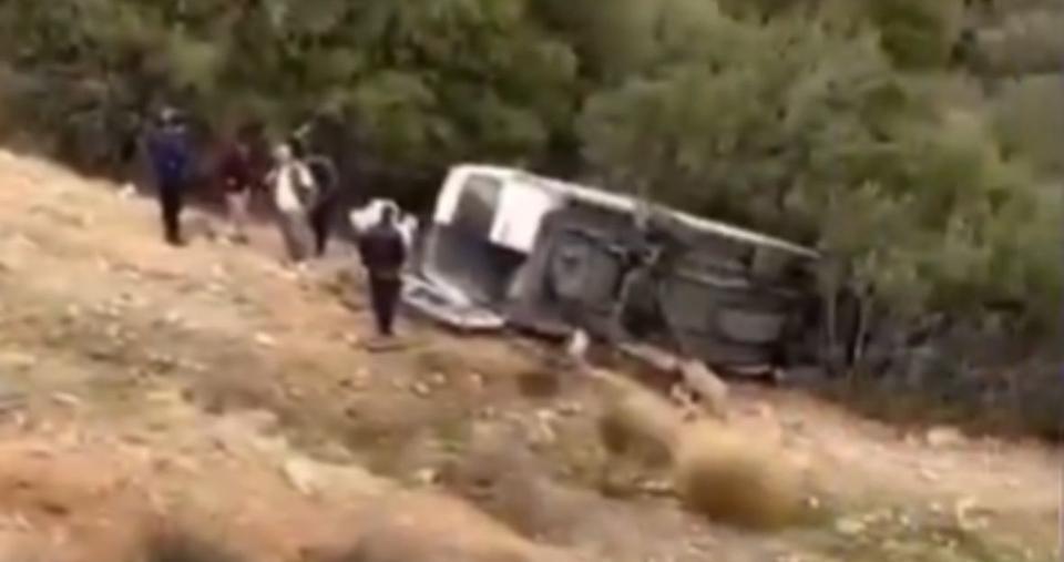 Tarım işçilerini taşıyan minibüs şarampole uçtu: Ölü ve yaralılar var