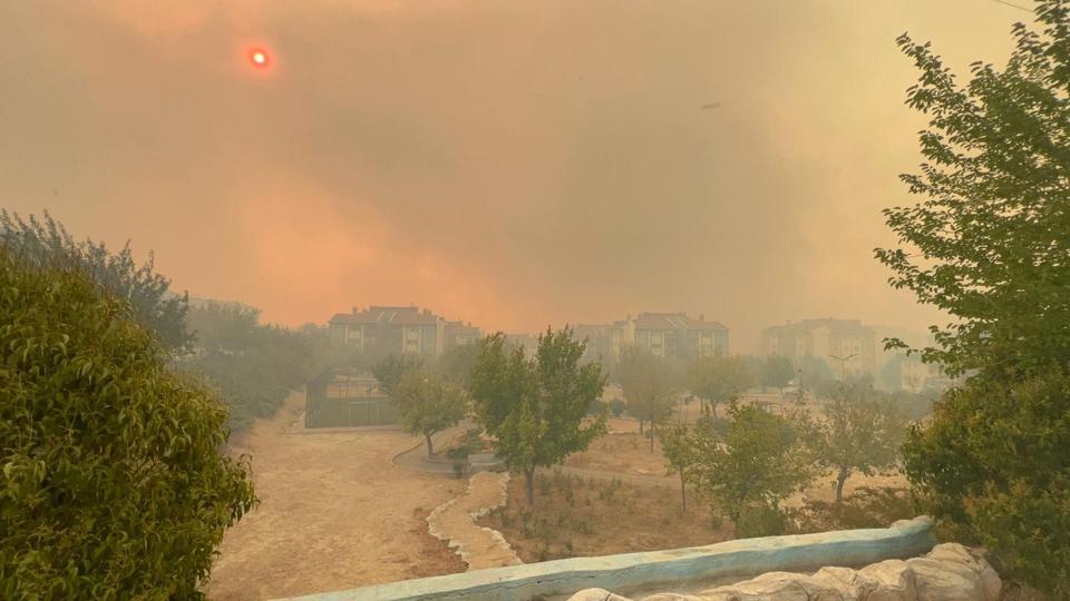 Şehir merkezi dumanlara teslim oldu, sokaklar boşaltılıyor