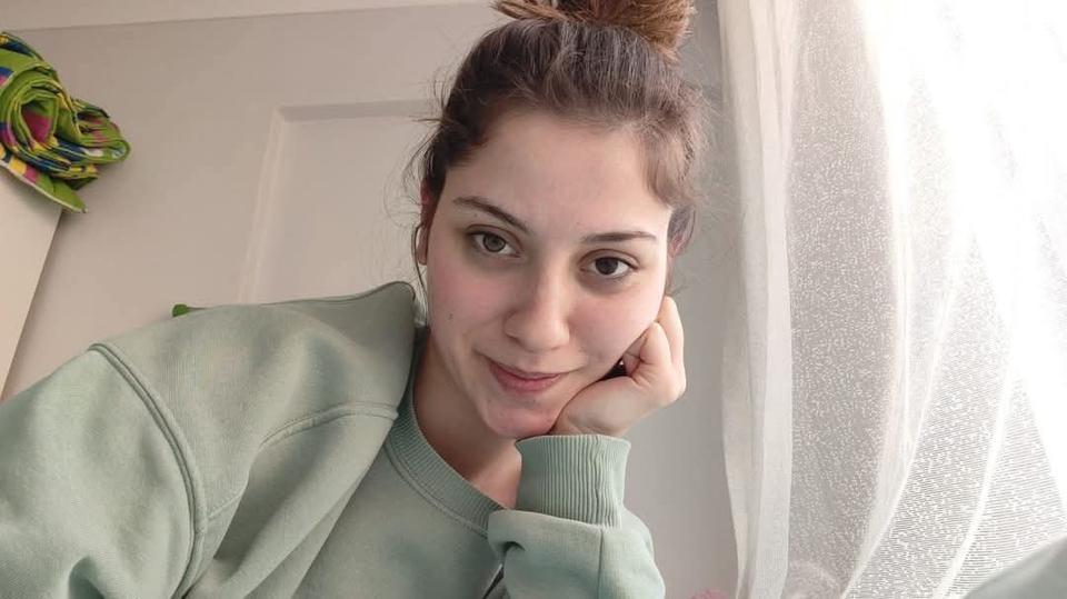 Genç kız, saplantılı komşusu tarafından katledildi