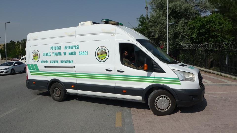 MALATYA'DA AKRABALARIN "YOL TARTIŞMASI" KANLI BİTTİ: 2 ÖLÜ BABA İLE OĞLU SİLAHLI KAVGADA HAYATINI KAYBETTİ