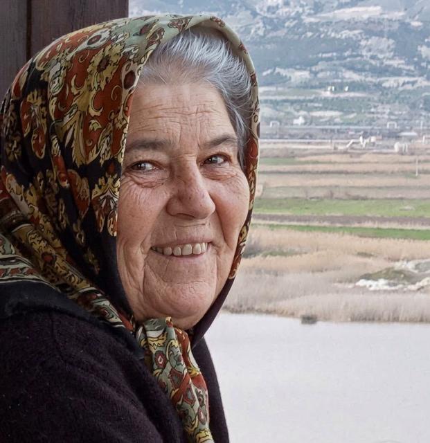 DOMATES YÜKLÜ TIR İLE OTOMOBİL ÇARPIŞTI: 1 ÖLÜ, 2 YARALI