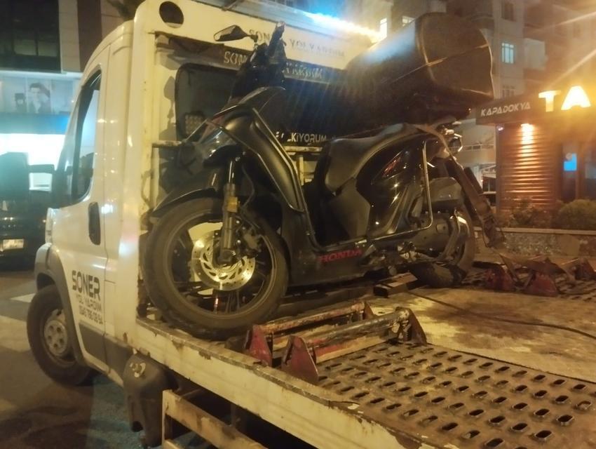 Alkollü sürücü motosikletle çarpıştı, 1 kişi hayatını kaybetti