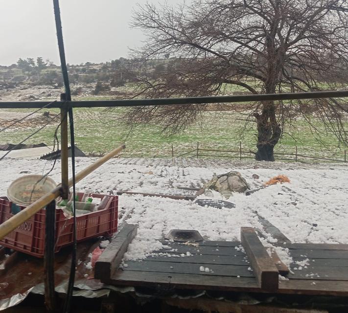 Ceviz büyüklüğünde dolu yağdı