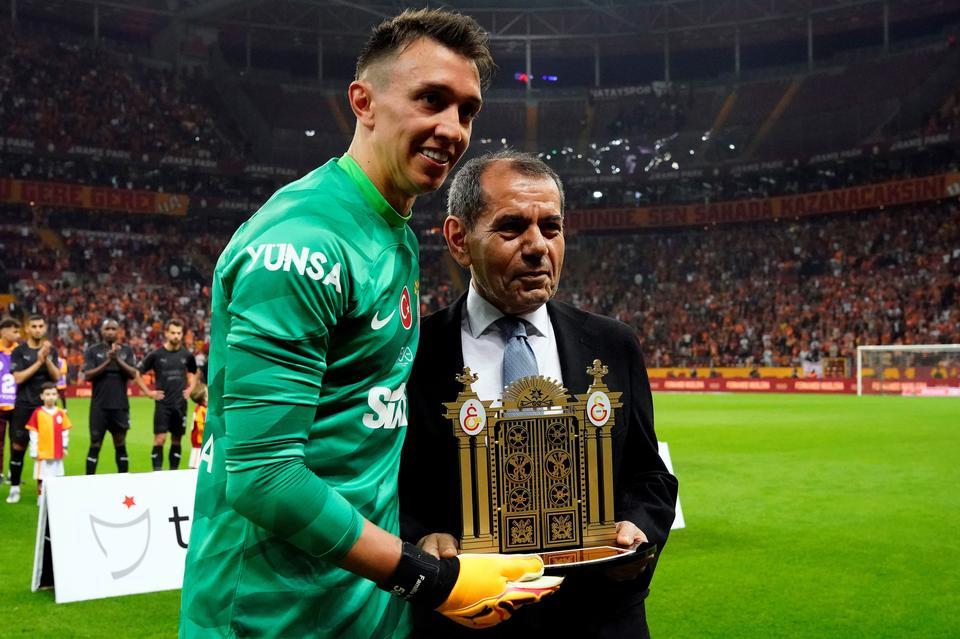 2011 yılında İtalyan ekibi Lazio’dan transfer olan Fernando Muslera, Galatasaray ile birçok başarıya imza atarak adını kulüp tarihine yazdırdı.