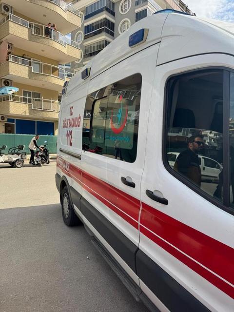 Boşanma aşamasındaki kadın eşini sokak ortasında bıçakladı