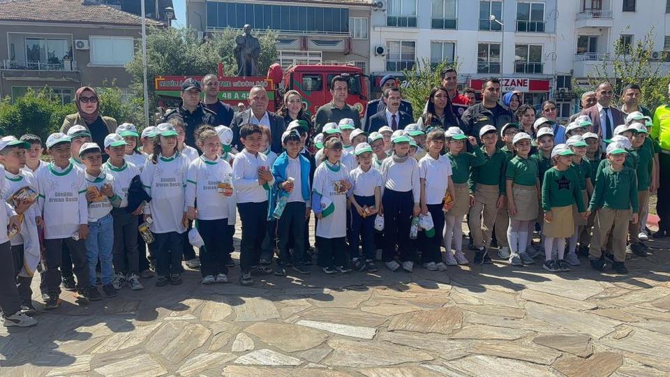 Bozdoğan Hükümet Konağı Bahçesinde çocuklarla fidan dikimi yapıldı