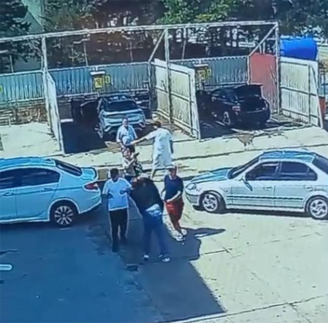 Tartıştıkları şahsı darp eden baba ile iki oğlu tutuklandı