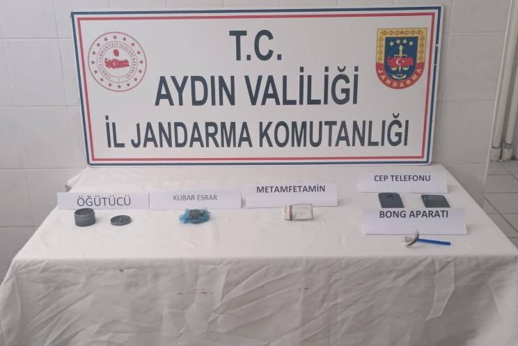 Aydın’da  aynı araçta uyuşturucu ve firari ele geçirildi
