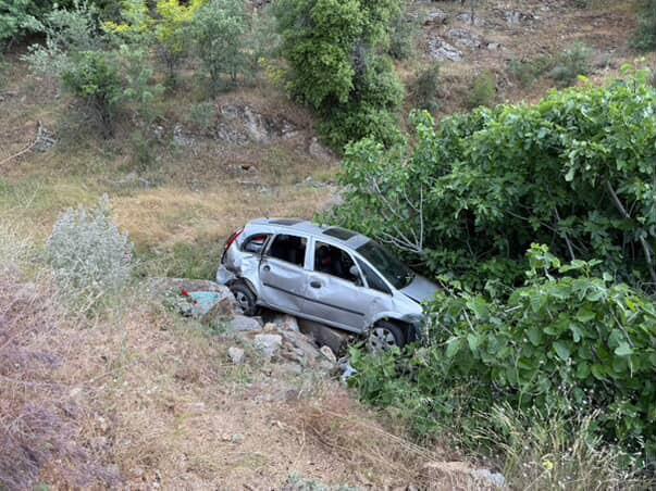 Otomobil şarampole düştü: 4 yaralı