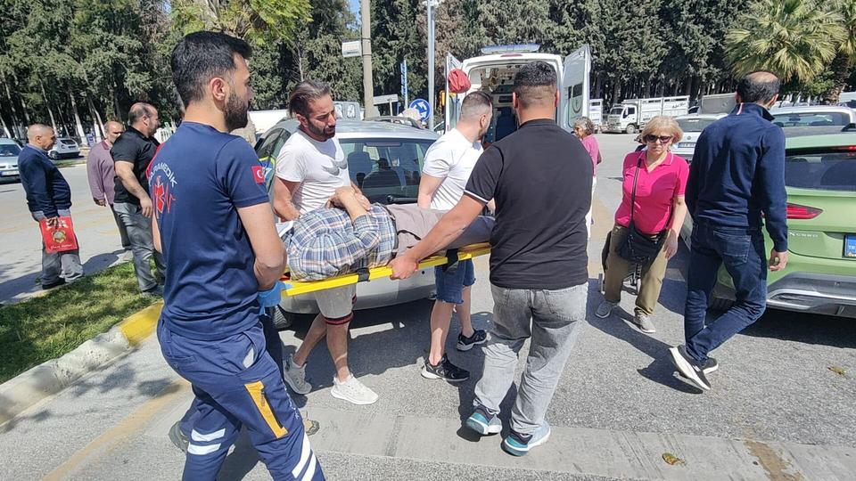 TANSİYONU DÜŞEN SÜRÜCÜ, YAYALARA ÇARPMAMAK İÇİN AĞACA ÇARPTI