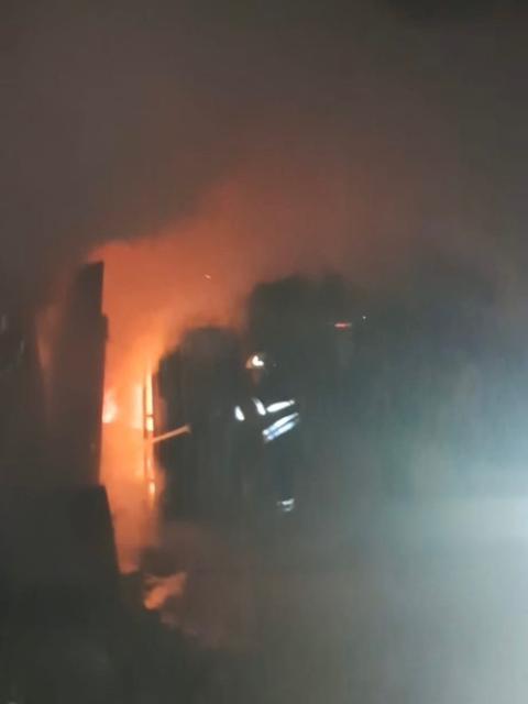 Konteyner alevlere teslim oldu