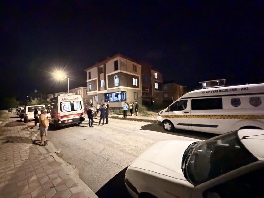 Eski eşini ve yanındaki erkeği pompalı tüfekle öldürdü