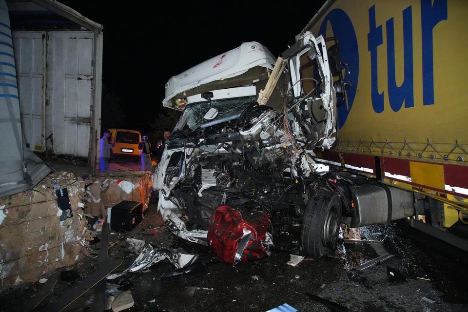 Zincirleme kaza: Ölü ve yaralılar var