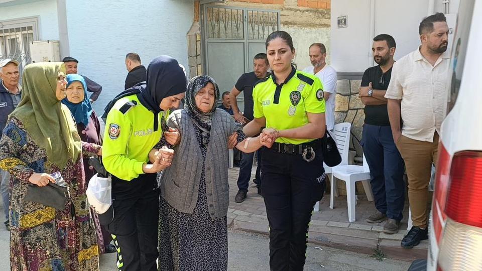 İzmir'de şehit düşen polis müdürünün annesi hastaneye kaldırıldı