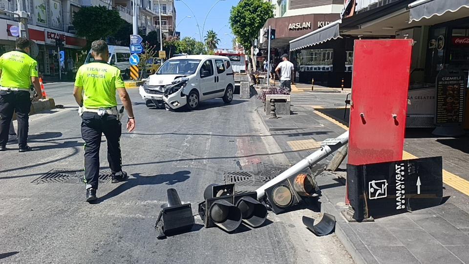 Hafif ticarinin iş yerine girmesini trafik lambaları önledi