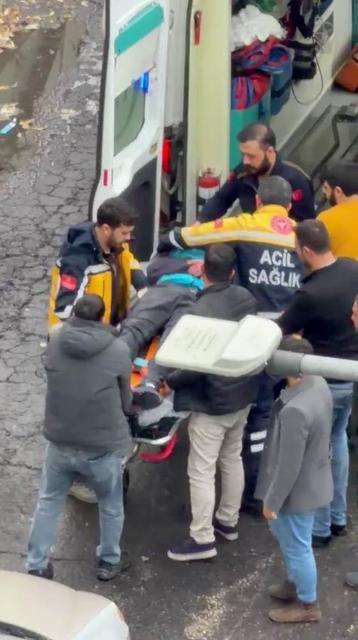 Otomobil motokuryeye çarptı: 1 yaralı