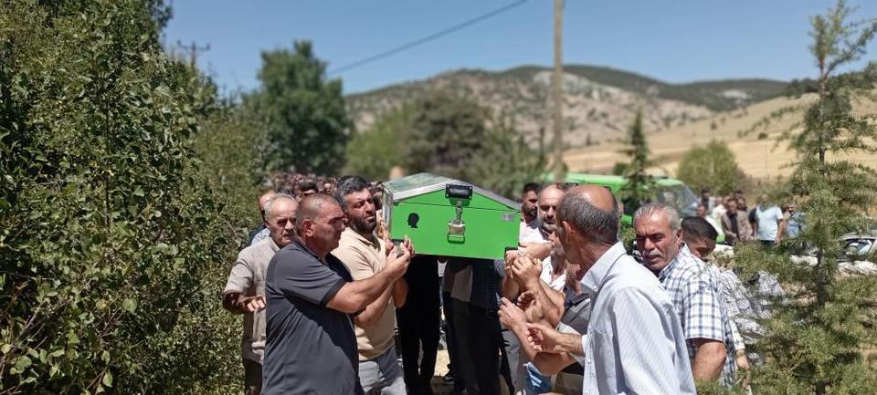 Traktörden atlayarak hayatını kaybeden Südüpak son yolculuğuna uğurlandı