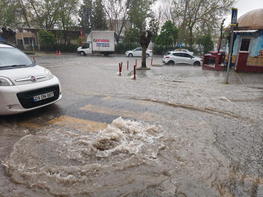 AYDIN'DA SAĞANAK ETKİLİ OLDU