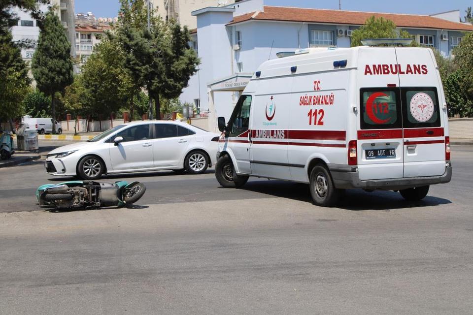 Aydın'da otomobille çarpışan motosikletteki 2 kişi yaralandı