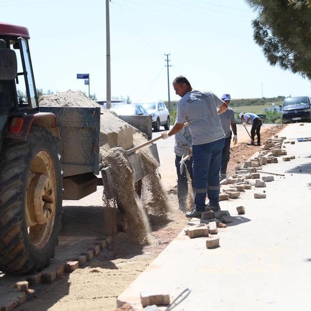 Didim'de yol yapım çalışmaları sürüyor