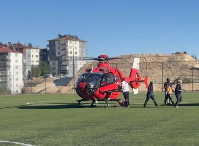 Ambulans helikopter yaşlı adam için havalandı